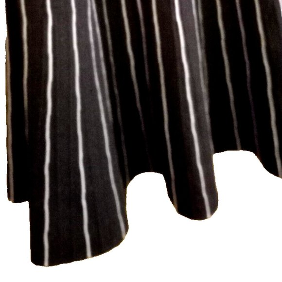 Chelsea & Theodore Skater Skirt Womens Size L Knit Black White Grid Pattern - Picture 2 of 3